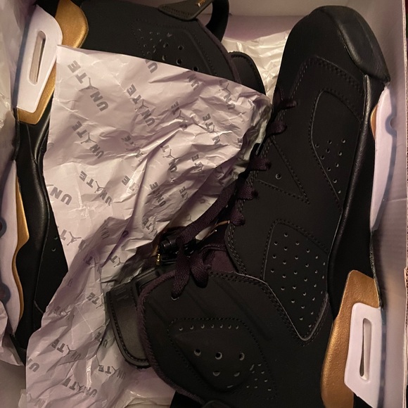 Air Jordan 6s - Picture 2 of 3